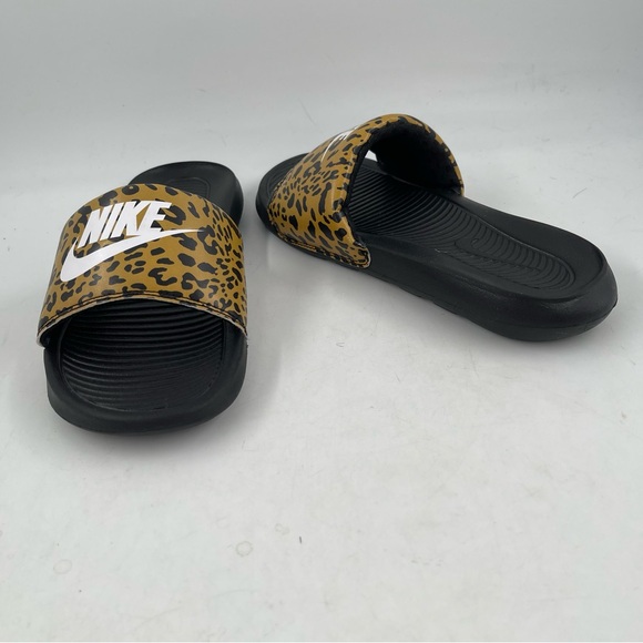 NEW! Nike Women’s Victori One Leopard Print Slides Sandals - Size 6 - Picture 9 of 11
